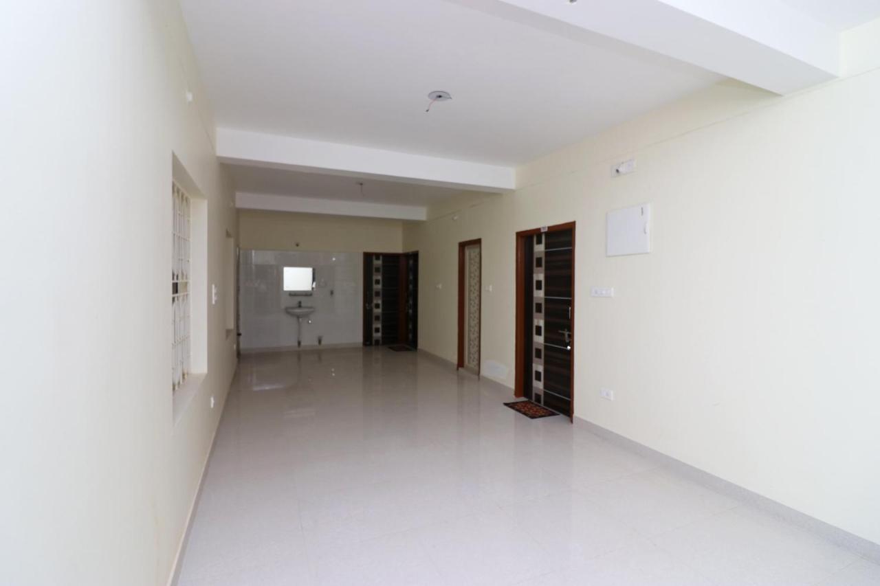 Oyo Hotel Ayush Palace Кътак Екстериор снимка