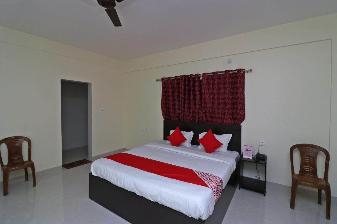 Oyo Hotel Ayush Palace Кътак Екстериор снимка
