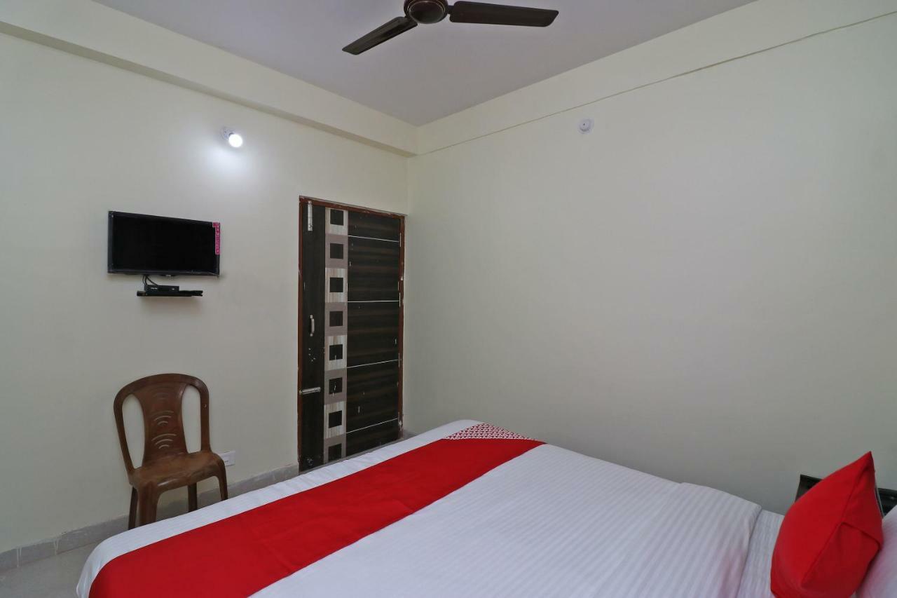 Oyo Hotel Ayush Palace Кътак Екстериор снимка