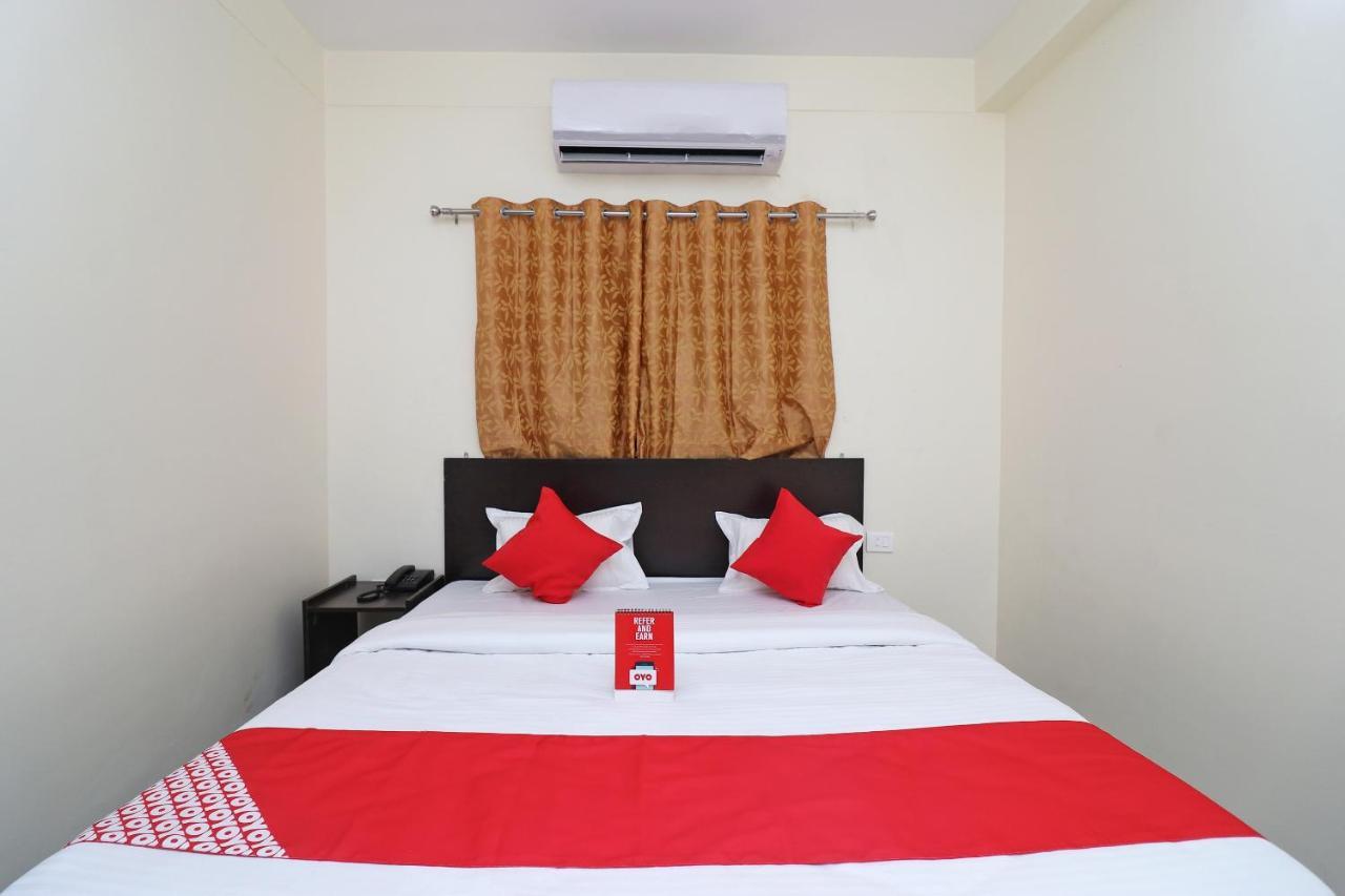 Oyo Hotel Ayush Palace Кътак Екстериор снимка